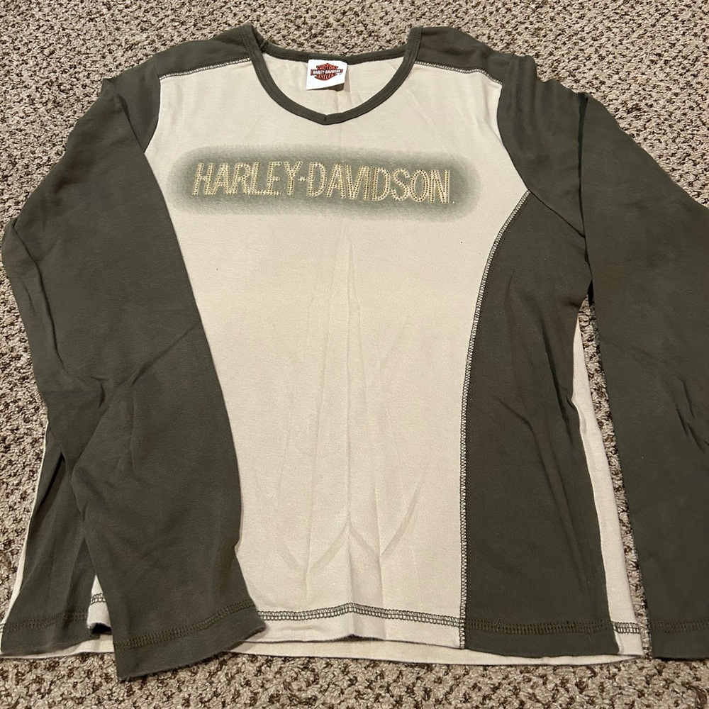Harley-Davidson Green and Cream Long Sleeve Tee fits more of a medium size